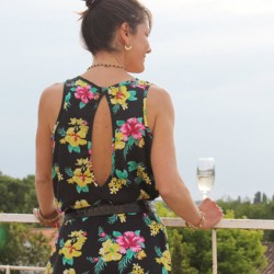 Jamais trop tôt pour penser au WE ! longue robe noir style hawai